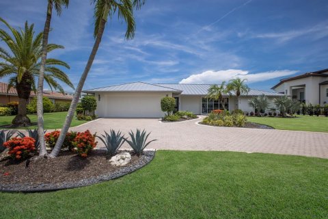 House in Longboat Key, Florida 3 bedrooms, 209.31 sq.m. № 1831865 - photo 27