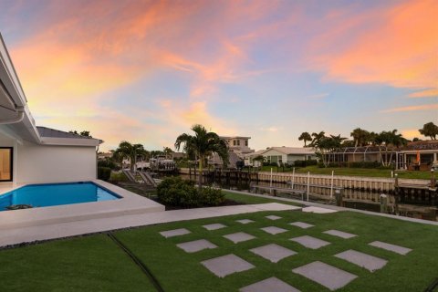 House in Longboat Key, Florida 3 bedrooms, 209.31 sq.m. № 1831865 - photo 23