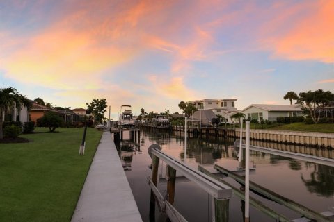 House in Longboat Key, Florida 3 bedrooms, 209.31 sq.m. № 1831865 - photo 26