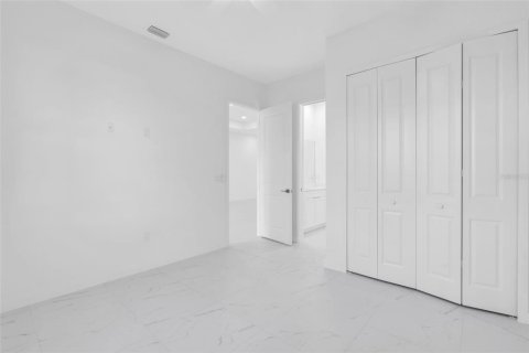 House in Cape Coral, Florida 4 bedrooms, 176.89 sq.m. № 1649721 - photo 19