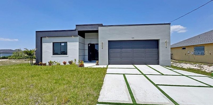 House in Cape Coral, Florida 4 bedrooms, 176.89 sq.m. № 1649721