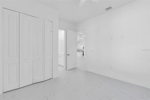 House in Cape Coral, Florida 4 bedrooms, 176.89 sq.m. № 1649721 - photo 24