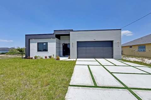 House in Cape Coral, Florida 4 bedrooms, 176.89 sq.m. № 1649721 - photo 30