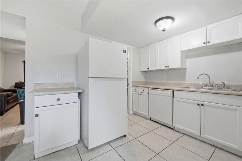 Commercial property in Gainesville, Florida 8 bedrooms, 87.51 sq.m. № 2323311 - photo 15