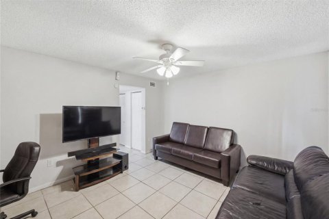 Commercial property in Gainesville, Florida 8 bedrooms, 87.51 sq.m. № 2323311 - photo 7