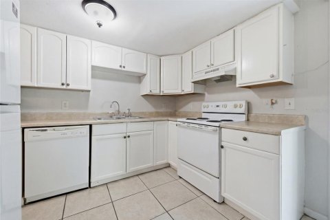 Commercial property in Gainesville, Florida 8 bedrooms, 87.51 sq.m. № 2323311 - photo 13