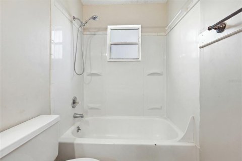 Commercial property in Gainesville, Florida 8 bedrooms, 87.51 sq.m. № 2323311 - photo 24
