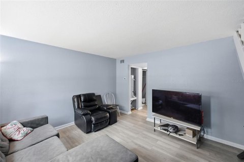 Commercial property in Gainesville, Florida 8 bedrooms, 87.51 sq.m. № 2323311 - photo 28