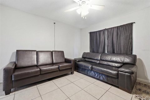 Commercial property in Gainesville, Florida 8 bedrooms, 87.51 sq.m. № 2323311 - photo 10