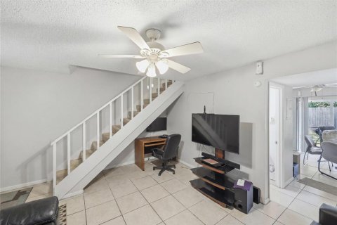 Commercial property in Gainesville, Florida 8 bedrooms, 87.51 sq.m. № 2323311 - photo 8