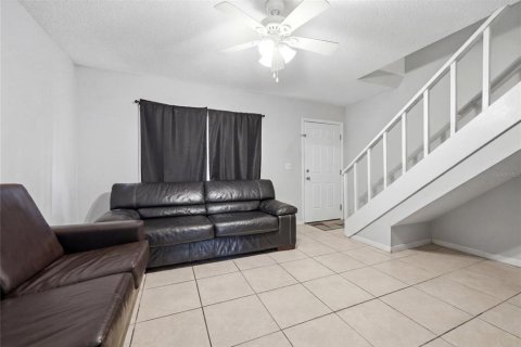 Commercial property in Gainesville, Florida 8 bedrooms, 87.51 sq.m. № 2323311 - photo 9