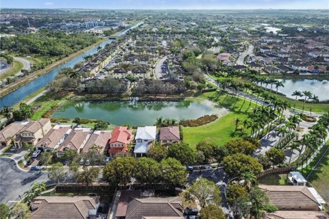 Купить виллу или дом в Хомстед, Флорида 4 спальни, 224.82м2, № 2079405 - фото 9