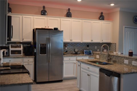 Casa en venta en Fort Myers, Florida, 5 dormitorios, 306.76 m2 № 1947243 - foto 15