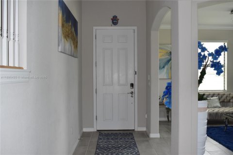 Casa en venta en Fort Myers, Florida, 5 dormitorios, 306.76 m2 № 1947243 - foto 9
