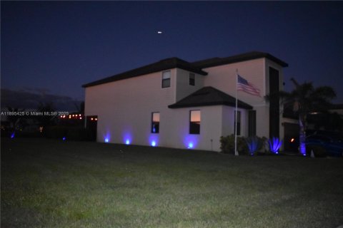 Casa en venta en Fort Myers, Florida, 5 dormitorios, 306.76 m2 № 1947243 - foto 6