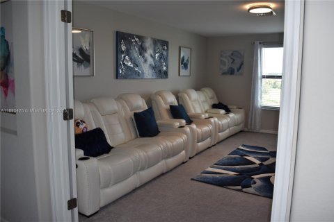 Casa en venta en Fort Myers, Florida, 5 dormitorios, 306.76 m2 № 1947243 - foto 28