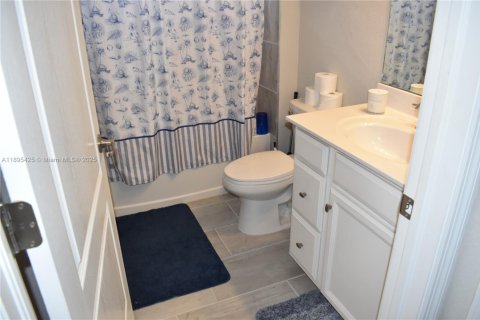 Casa en venta en Fort Myers, Florida, 5 dormitorios, 306.76 m2 № 1947243 - foto 19