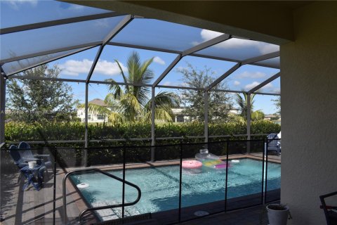 Casa en venta en Fort Myers, Florida, 5 dormitorios, 306.76 m2 № 1947243 - foto 24