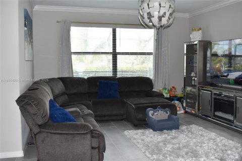 Casa en venta en Fort Myers, Florida, 5 dormitorios, 306.76 m2 № 1947243 - foto 12