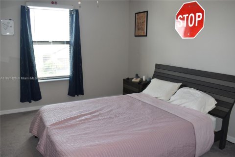 Casa en venta en Fort Myers, Florida, 5 dormitorios, 306.76 m2 № 1947243 - foto 30