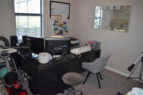 Casa en venta en Fort Myers, Florida, 5 dormitorios, 306.76 m2 № 1947243 - foto 18