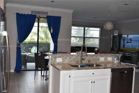 Casa en venta en Fort Myers, Florida, 5 dormitorios, 306.76 m2 № 1947243 - foto 16