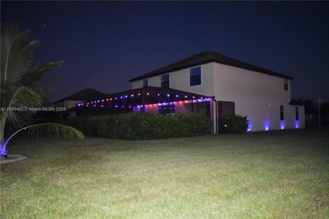 Casa en venta en Fort Myers, Florida, 5 dormitorios, 306.76 m2 № 1947243 - foto 7