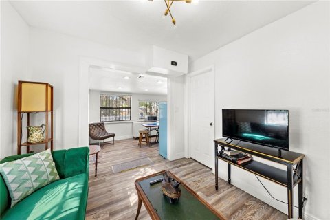 Immobilier commercial à vendre à Tampa, Floride: 4 chambres, 232.26 m2 № 2389321 - photo 8