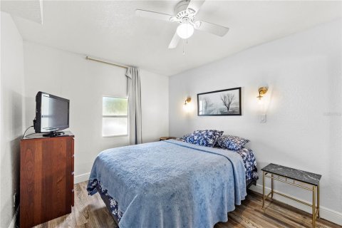 Immobilier commercial à vendre à Tampa, Floride: 4 chambres, 232.26 m2 № 2389321 - photo 9