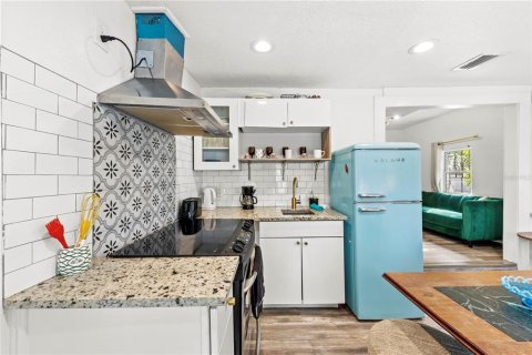Immobilier commercial à vendre à Tampa, Floride: 4 chambres, 232.26 m2 № 2389321 - photo 14