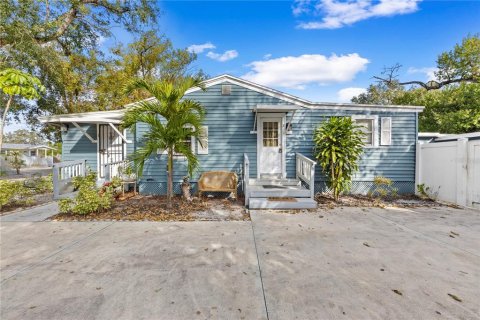 Immobilier commercial à vendre à Tampa, Floride: 4 chambres, 232.26 m2 № 2389321 - photo 2