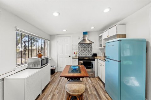Immobilier commercial à vendre à Tampa, Floride: 4 chambres, 232.26 m2 № 2389321 - photo 4