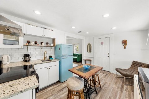 Immobilier commercial à vendre à Tampa, Floride: 4 chambres, 232.26 m2 № 2389321 - photo 6