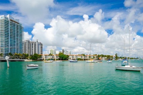 Condo in Miami Beach, Florida, 1 bedroom  № 1923382 - photo 21