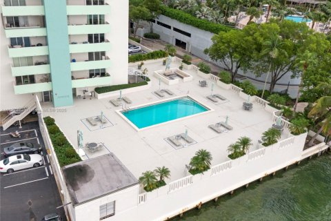 Condo in Miami Beach, Florida, 1 bedroom  № 1923382 - photo 19