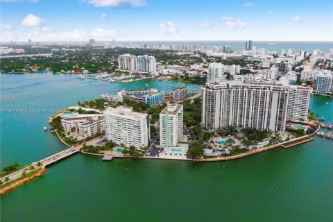 Condo in Miami Beach, Florida, 1 bedroom  № 1923382 - photo 9
