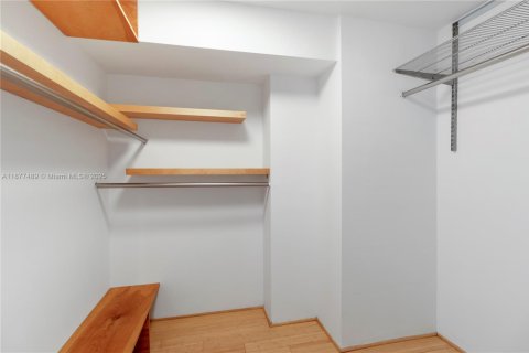 Condo in Miami Beach, Florida, 1 bedroom  № 1923382 - photo 12