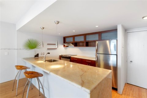 Condo in Miami Beach, Florida, 1 bedroom  № 1923382 - photo 4