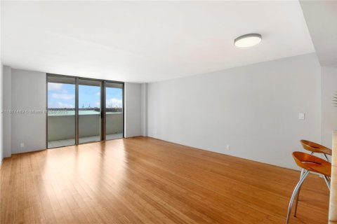 Condo in Miami Beach, Florida, 1 bedroom  № 1923382 - photo 6