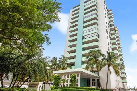 Condo in Miami Beach, Florida, 1 bedroom  № 1923382 - photo 2