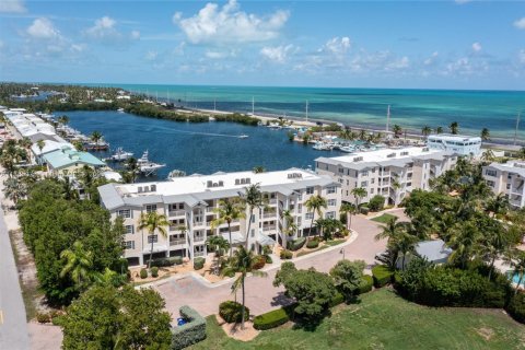 Condo in Islamorada, Village of Islands, Florida, 2 bedrooms № 1940895 - photo 9