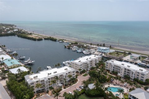 Condo in Islamorada, Village of Islands, Florida, 2 bedrooms № 1940895 - photo 1
