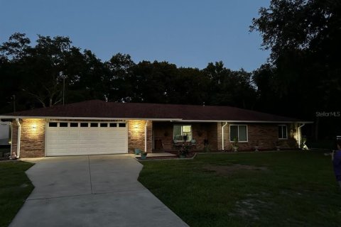 Villa ou maison à louer à Dunnellon, Floride: 3 chambres, 184.04 m2 № 1857895 - photo 1