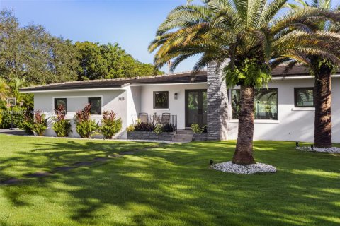 House in Pinecrest, Florida 4 bedrooms, 165.92 sq.m. № 2248283 - photo 5