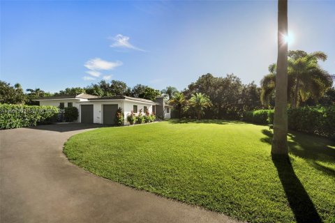House in Pinecrest, Florida 4 bedrooms, 165.92 sq.m. № 2248283 - photo 6