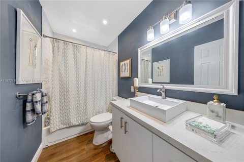 Casa en venta en Miami, Florida, 3 dormitorios, 171.78 m2 № 1897791 - foto 19