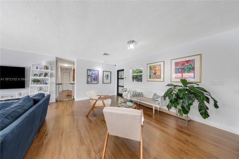 Casa en venta en Miami, Florida, 3 dormitorios, 171.78 m2 № 1897791 - foto 11