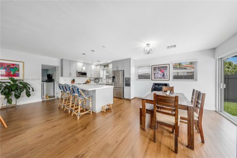 Casa en venta en Miami, Florida, 3 dormitorios, 171.78 m2 № 1897791 - foto 8