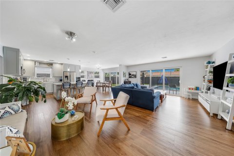Casa en venta en Miami, Florida, 3 dormitorios, 171.78 m2 № 1897791 - foto 12