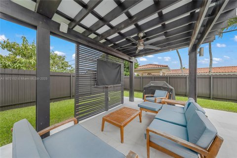 Casa en venta en Miami, Florida, 3 dormitorios, 171.78 m2 № 1897791 - foto 3